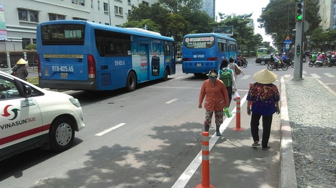 Di dời trạm xe buýt lớn nhất Sài Gòn: Nhiều hành khách lúng túng - ảnh 8
