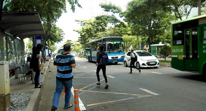 Di dời trạm xe buýt lớn nhất Sài Gòn: Nhiều hành khách lúng túng - ảnh 7