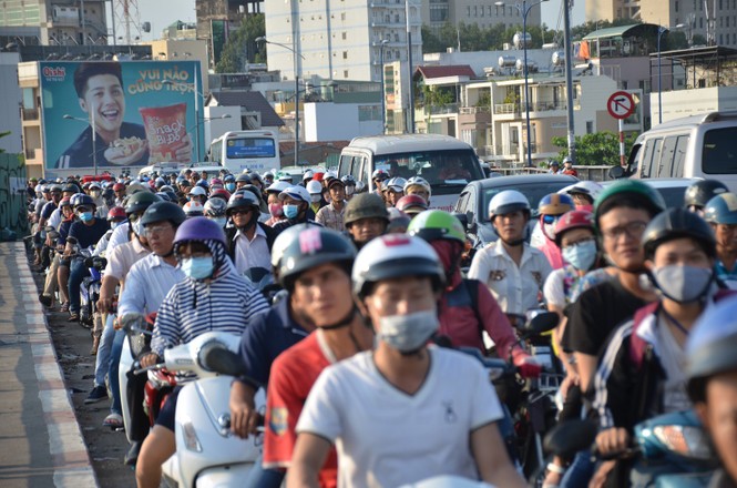 Hai thanh niên tông xe vào thành cầu rồi rơi xuống kênh thương vong - ảnh 3