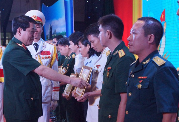 Trao giải thưởng Tuổi trẻ sáng tạo trong Quân đội - ảnh 4