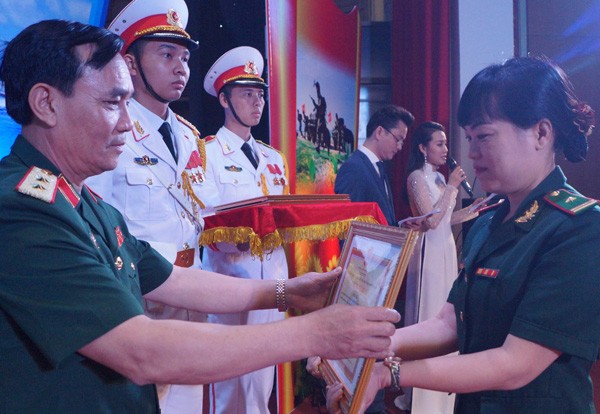 Trao giải thưởng Tuổi trẻ sáng tạo trong Quân đội - ảnh 6