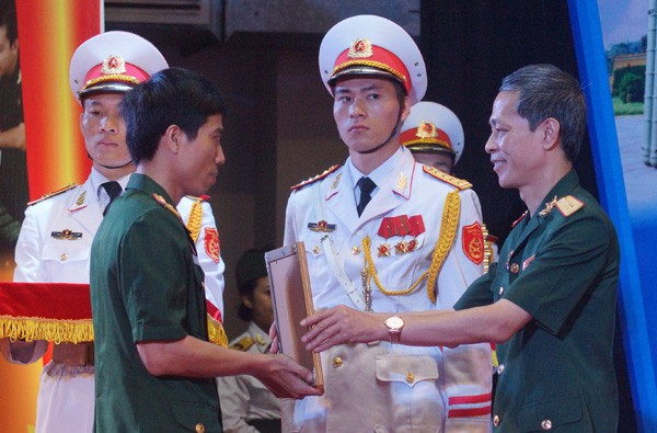 Trao giải thưởng Tuổi trẻ sáng tạo trong Quân đội - ảnh 7