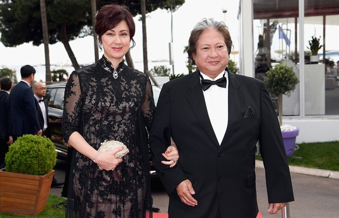 Sao võ thuật Hồng Kim Bảo sánh đôi vợ ở Cannes - ảnh 2