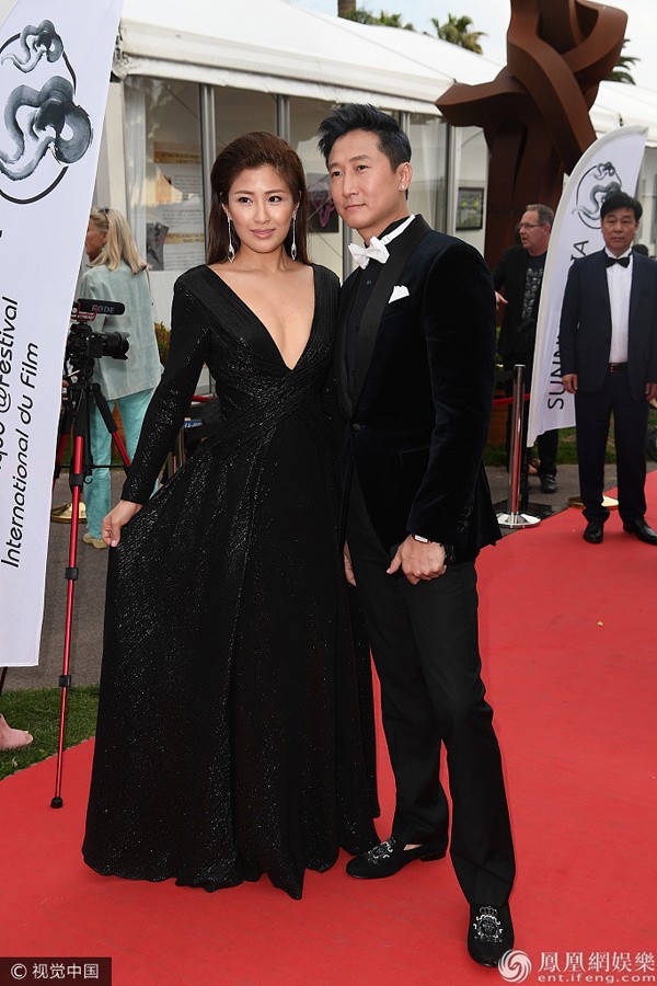 Sao võ thuật Hồng Kim Bảo sánh đôi vợ ở Cannes - ảnh 3