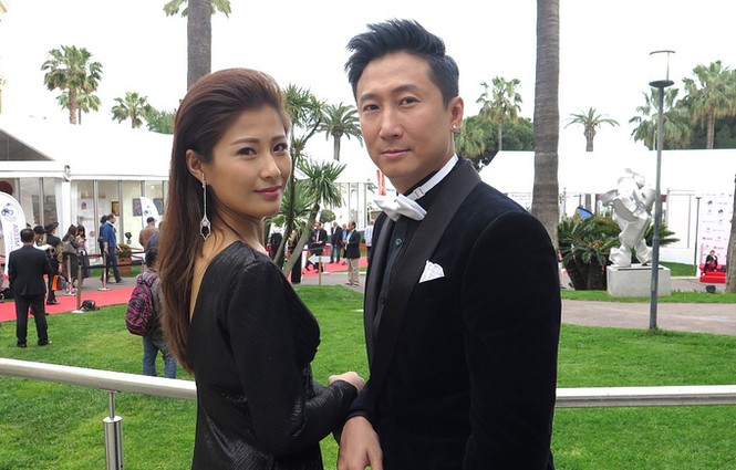 Sao võ thuật Hồng Kim Bảo sánh đôi vợ ở Cannes - ảnh 4