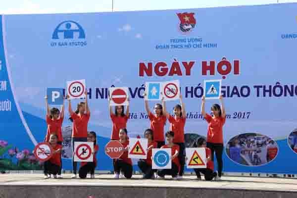 Gần 2.000 bạn trẻ tham gia Ngày hội thanh niên với văn hóa giao thông - ảnh 2