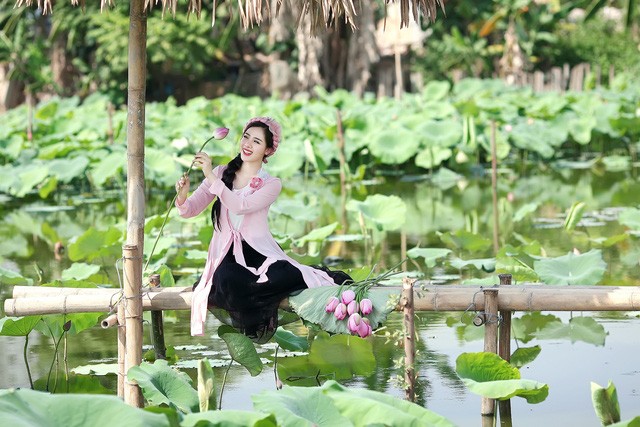 Hot girl Hà Minh bất ngờ “tái xuất” với bộ ảnh rạng ngời bên sen - ảnh 7