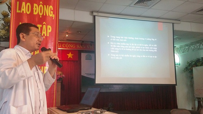 Tăm bông nằm trong tai hơn 1 năm, nhiều bệnh viện khám không ra - ảnh 1