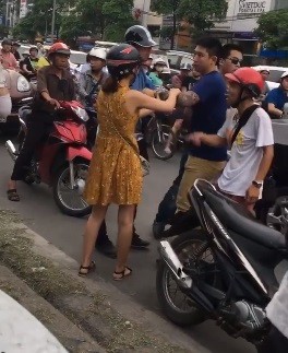 Hành xử văn minh, hai người đàn ông va xe được dân mạng khen ngợi hết lời - ảnh 2