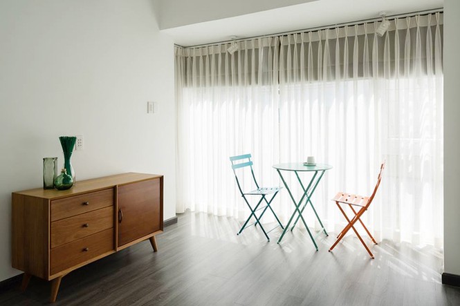 Nhà ống Sài Gòn đẹp nhờ góc giếng trời - ảnh 11