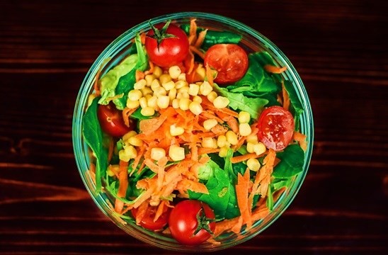 Tác dụng tuyệt vời của salad với sức khỏe, nhan sắc - ảnh 1