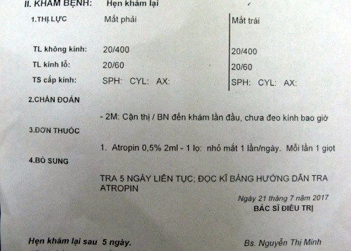 Trần tình của bác sĩ gác chân lên ghế đối thoại người nhà bệnh nhân - ảnh 1