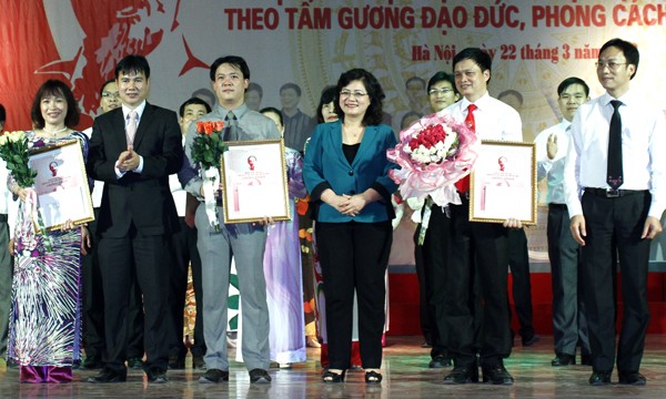 Cuộc thi cũng đã trao giải nhất cho Chi bộ Phòng đào tạo và các trung tâm; trao ba giải nhì và ba giải ba