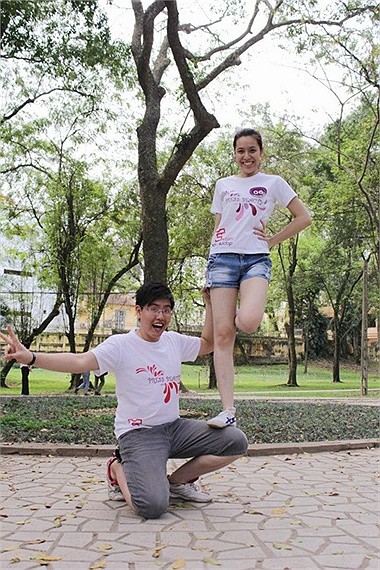 Cặp đôi của Trần Huyền Anh tạo dáng rất ấn tượng