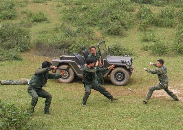 Lính đặc công sẵn sàng chiến đấu
Lính đặc công diễn tập chống phục kích. (Nguồn: Binh chủng Đặc công)
