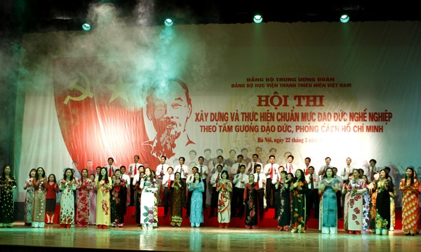 Tối 22-3, Học viện Thanh thiếu niên Việt Nam đã diễn ra Hội thi “Xây dựng và thực hiện chuẩn mực đạo đức nghề nghiệp theo tấm gương đạo đức, phong cách Hồ Chí Minh”. Góp mặt thi tài là 8 đội đến từ các chi bộ trong Học viện.