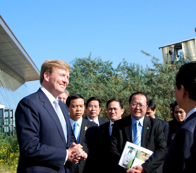 Tháp tùng Thủ tướng tham quan có Thái tử Hà Lan ( Thái tử và phu nhân đã có chuyến thăm Việt Nam tháng 3 năm 2011)