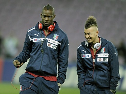 Balotelli và El Shaarawy - hai tài năng trẻ của Milan và tuyển Italy cá tính với kiểu đầu Mohican