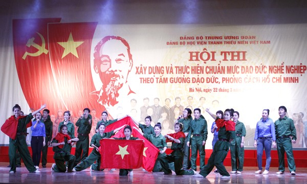 Góp mặt trong đêm thi còn có nhiều tiết mục văn nghệ của các học viên