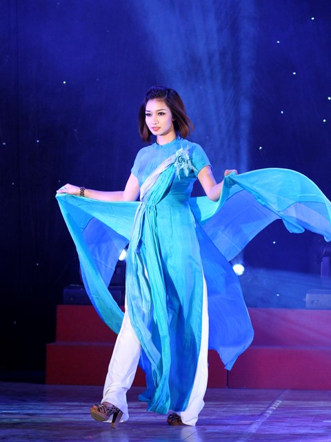 Tự tin thể hiện trên sân khấu
