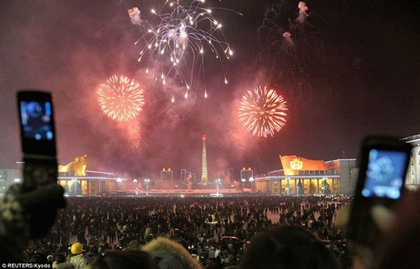 Hình ảnh pháo hoa đón chào năm mới 2013 của người dân Triều Tiên