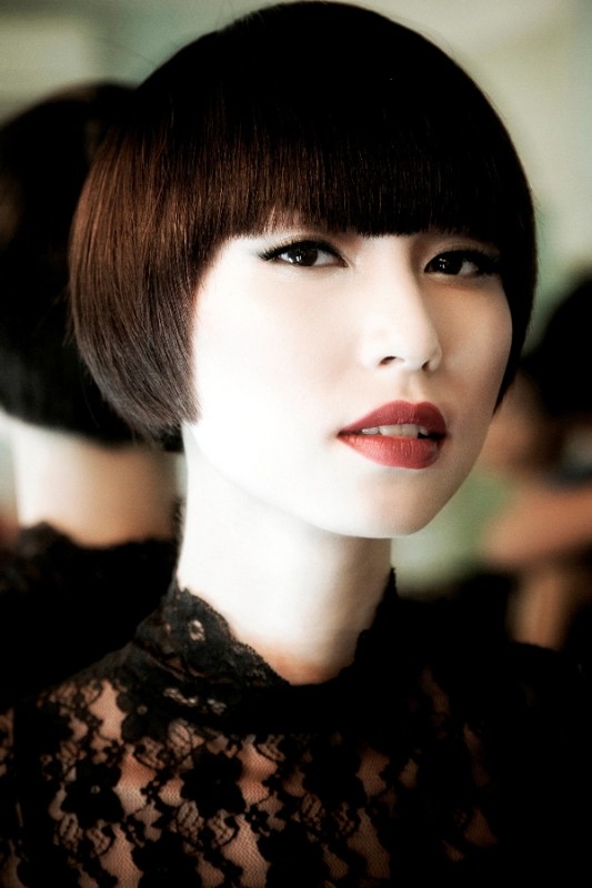 Chân dài 'lột xác' nhờ trang điểm - ảnh 6