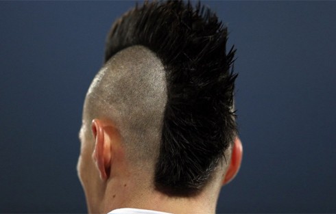 Cận cảnh mái tóc của Hamsik từ phía sau