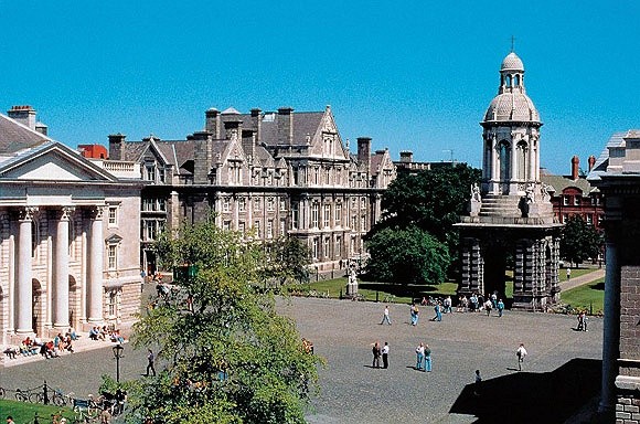 Trường ĐH Trinity thuộc Dublin, Ireland (Ireland - Ailen là một quốc đảo nằm ở phía tây bắc châu Âu, phía tây đảo Anh) được mệnh danh là có truyền thống xuất sắc trong nghiên cứu và giảng dạy kéo dài hơn bốn thập kỷ qua