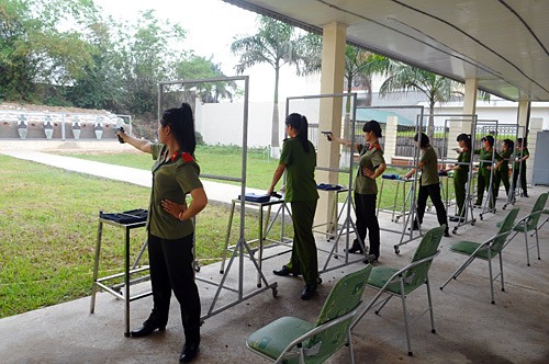 Cuộc thi nhằm đánh giá kết quả công tác giảng dạy, huấn luyện quân sự, võ thuật của các đơn vị, học viện, trường CAND. Mỗi một lượt bắn có 8 nữ sinh dự thi