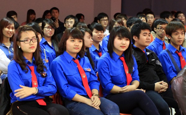 Đông đảo các bạn sinh viên ĐH FPT và Học viện Thanh thiếu niêncó mặt tại chương trình