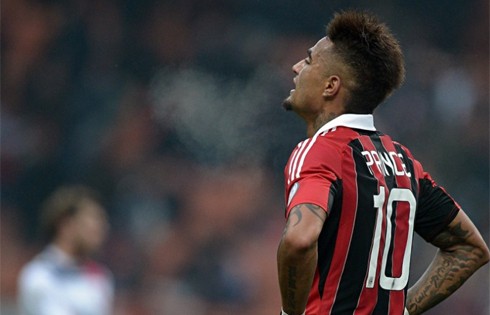 Kevin Boateng với kiểu tóc húi ngắn hai bên và để dài ở giữa