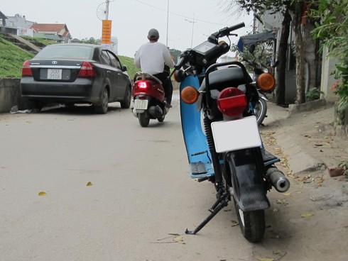 Mua xe được ba năm nhưng bởi công việc bận rộn, lại không tìm được thợ phục chế tin tưởng nên gần 1 năm trước anh mang xe đi phục chế