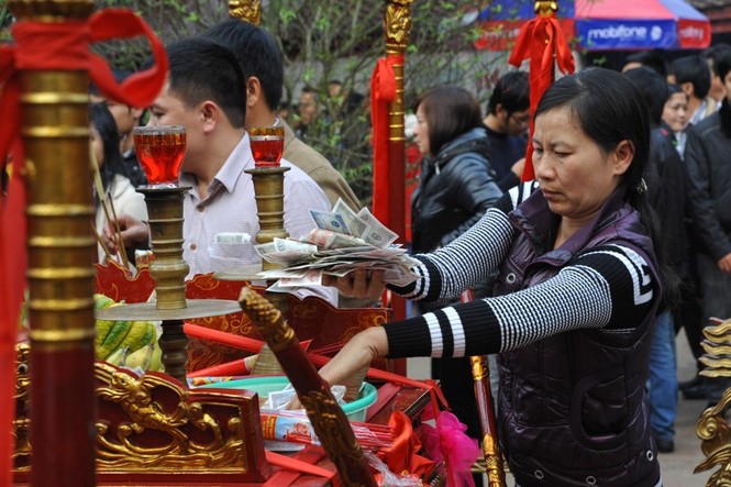 Tiền lẻ thả sức trước của thánh