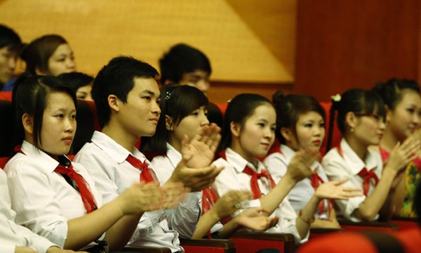 Đêm thi được các bạn trẻ cổ vũ nhiệt tình