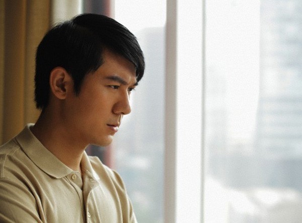Nghi vợ làm điều mờ ám từ những cuộc điện thoại lúc nửa đêm2 Còn tận 3 đêm nữa vợ tôi mới về nhà. Tôi đang nghĩ sẽ cố đợi lần đi công tác tới của vợ, tôi sẽ xin nghỉ làm vài ngày để đi theo dõi vợ xem sao (Ảnh minh họa)
