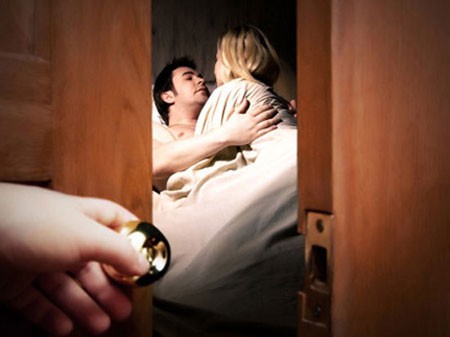 Vợ chồng mới cưới bị xìu vì… hàng xóm - ảnh 1