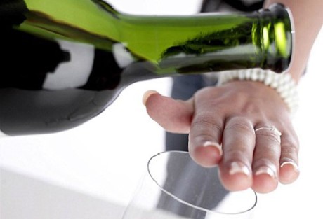 Muốn chồng cai được rượu, bạn hãy làm theo cách sau đây - ảnh 1