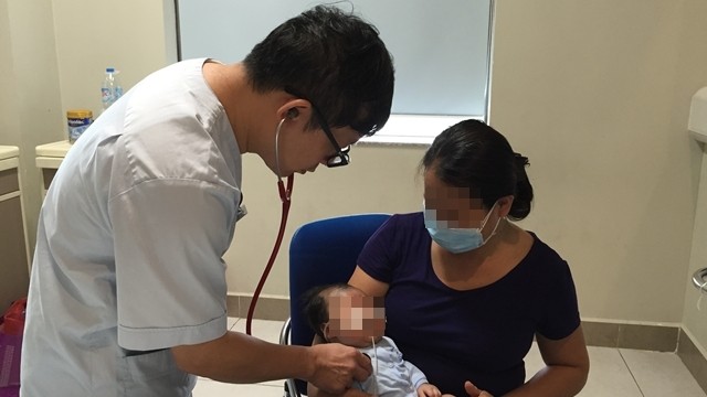 Dùng máy thay thế chức năng tim, phổi, cứu sống bé trai suy hô hấp nặng - ảnh 1
