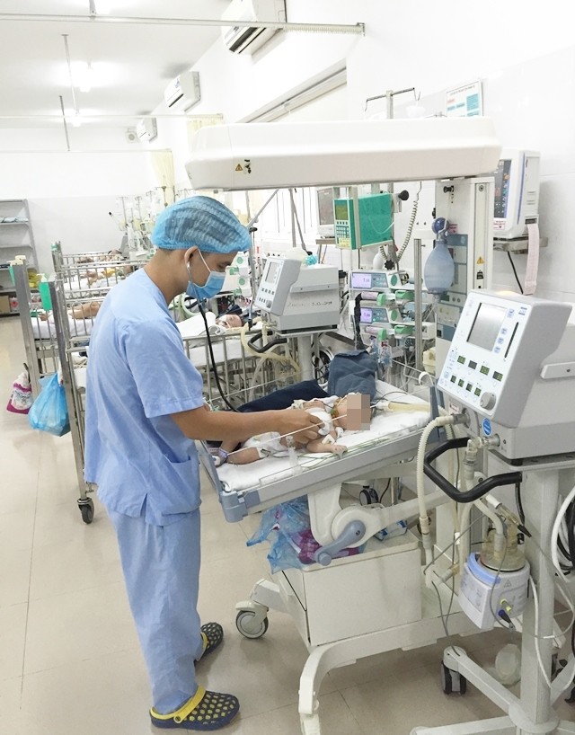 Chuyến xe cấp cứu liên tỉnh và sự sống thần kỳ cho bé gái mắc tim nặng - ảnh 1