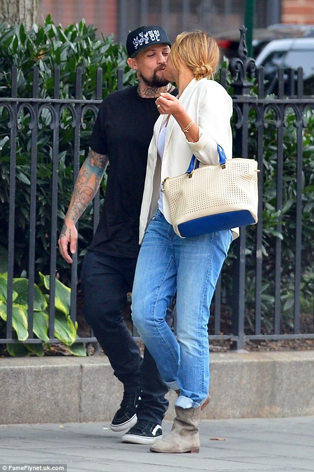 Cameron Diaz kết hôn bạn trai rocker - ảnh 8