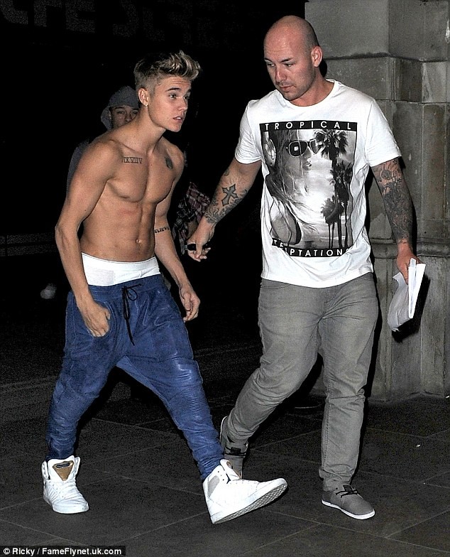 Justin Bieber khoe thân hình cơ bắp, làm mẫu ảnh cho CK - ảnh 8