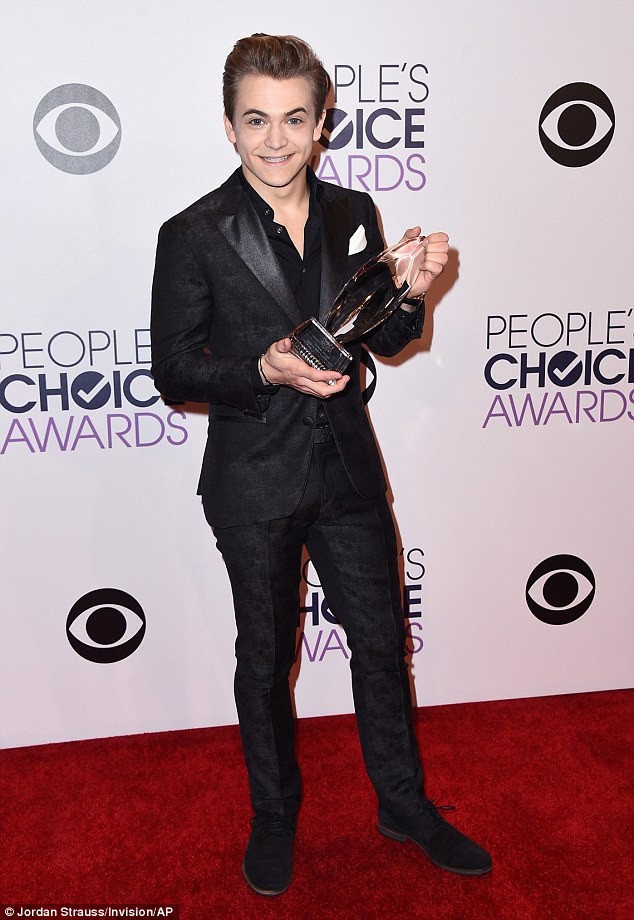 Dàn sao Hollywood nô nức tham dự People's Choice Awards 2015 - ảnh 16