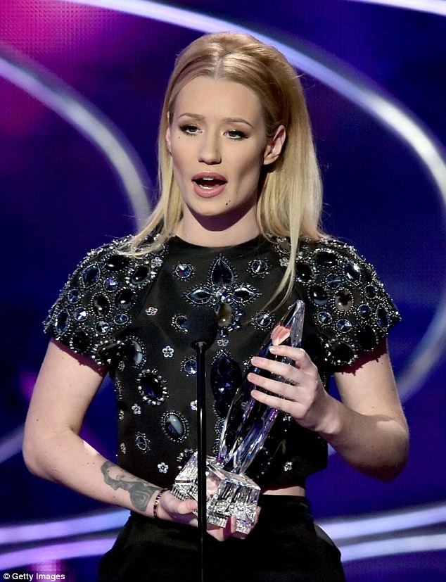 Dàn sao Hollywood nô nức tham dự People's Choice Awards 2015 - ảnh 10