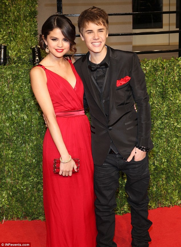 Lộ ảnh Selena Gomez mặc nội y chat video với bạn trai - ảnh 6