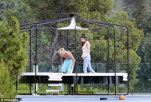 Justin Bieber ở trần