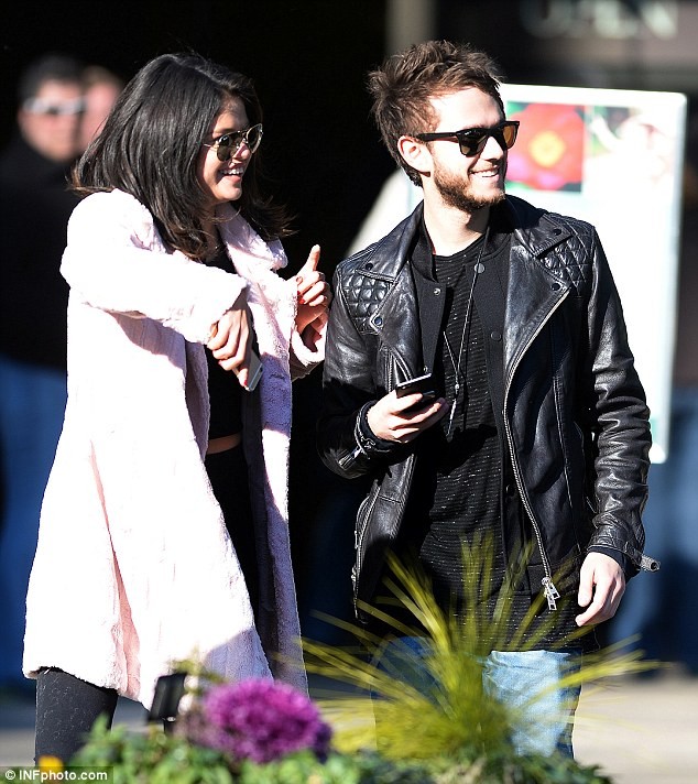 Selena Gomez và bạn trai mới bị theo dõi - ảnh 1