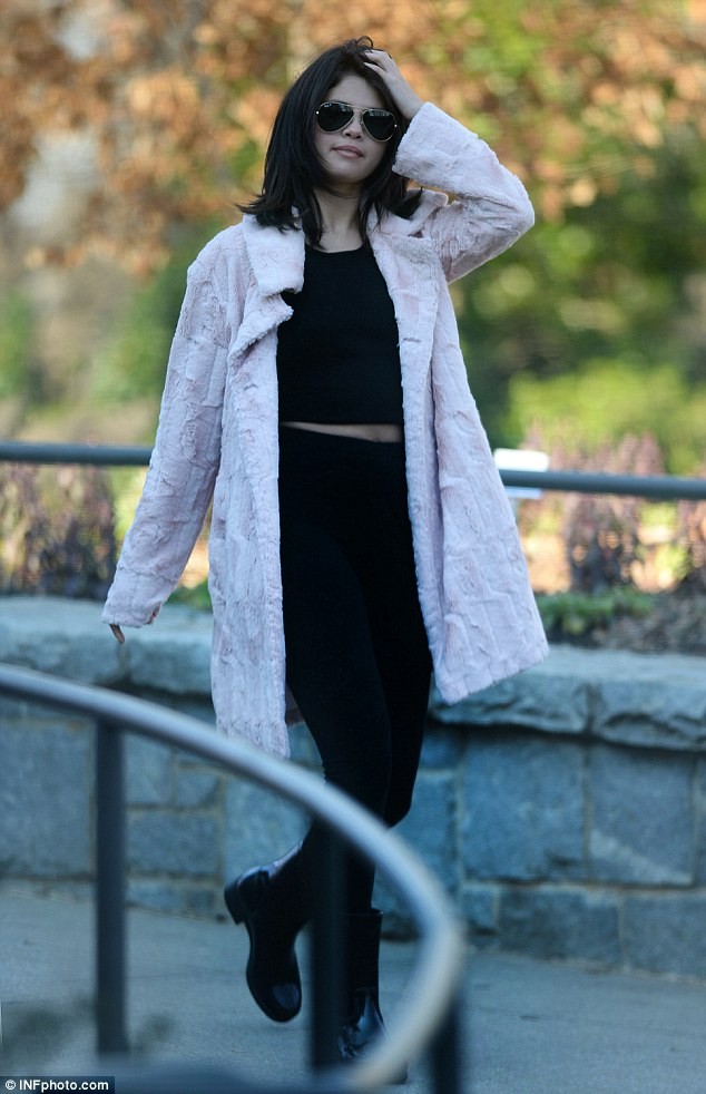 Selena Gomez và bạn trai mới bị theo dõi - ảnh 3