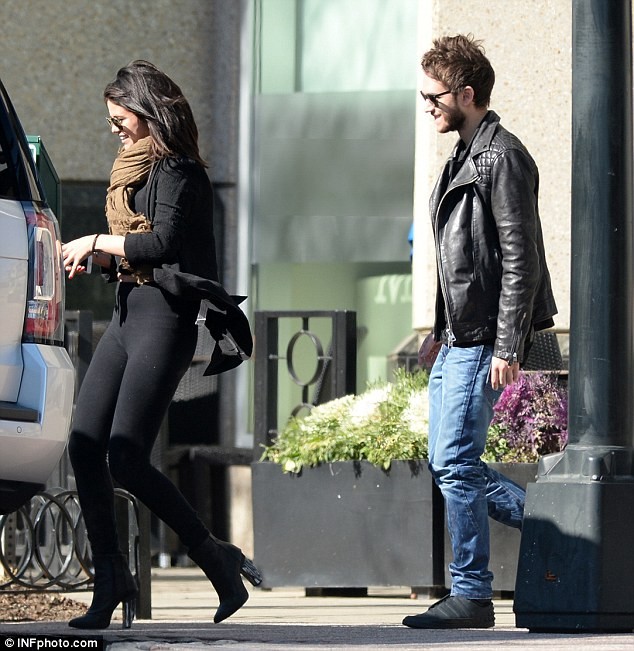 Selena Gomez và bạn trai mới bị theo dõi - ảnh 5