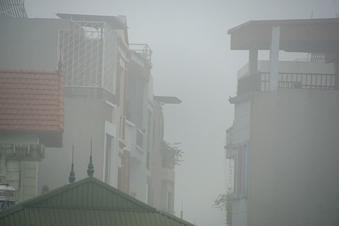 Hà Nội mịt mù trong sương dày đặc - ảnh 8