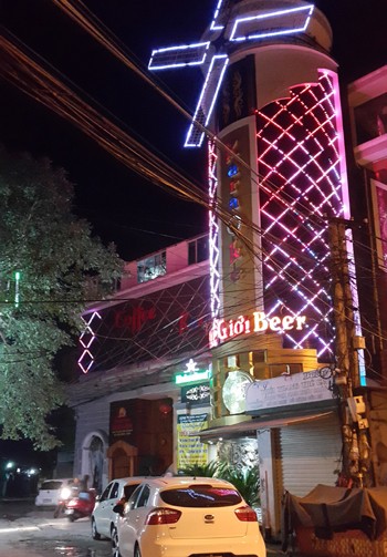 Tiệc ma tuý trong căn phòng có 'chân dài' - ảnh 1